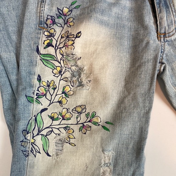 LILU 🌸 women’s jeans, size 3, distressed flower/bead boho look - Picture 7 of 13